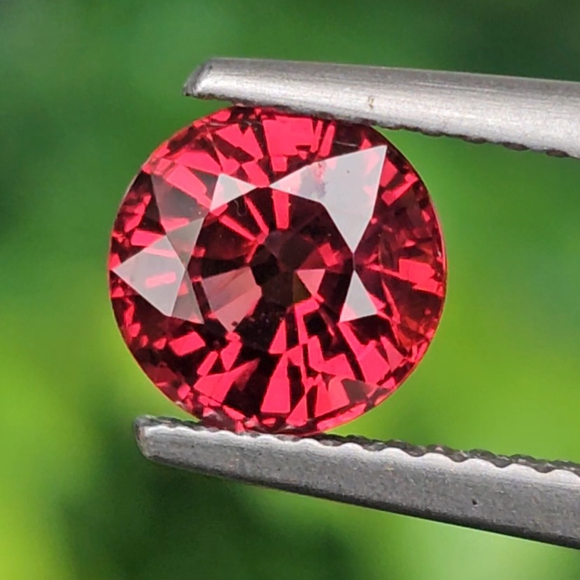 โรโดไลต์ กาเน็ท Natural Rhodolite Garnet
