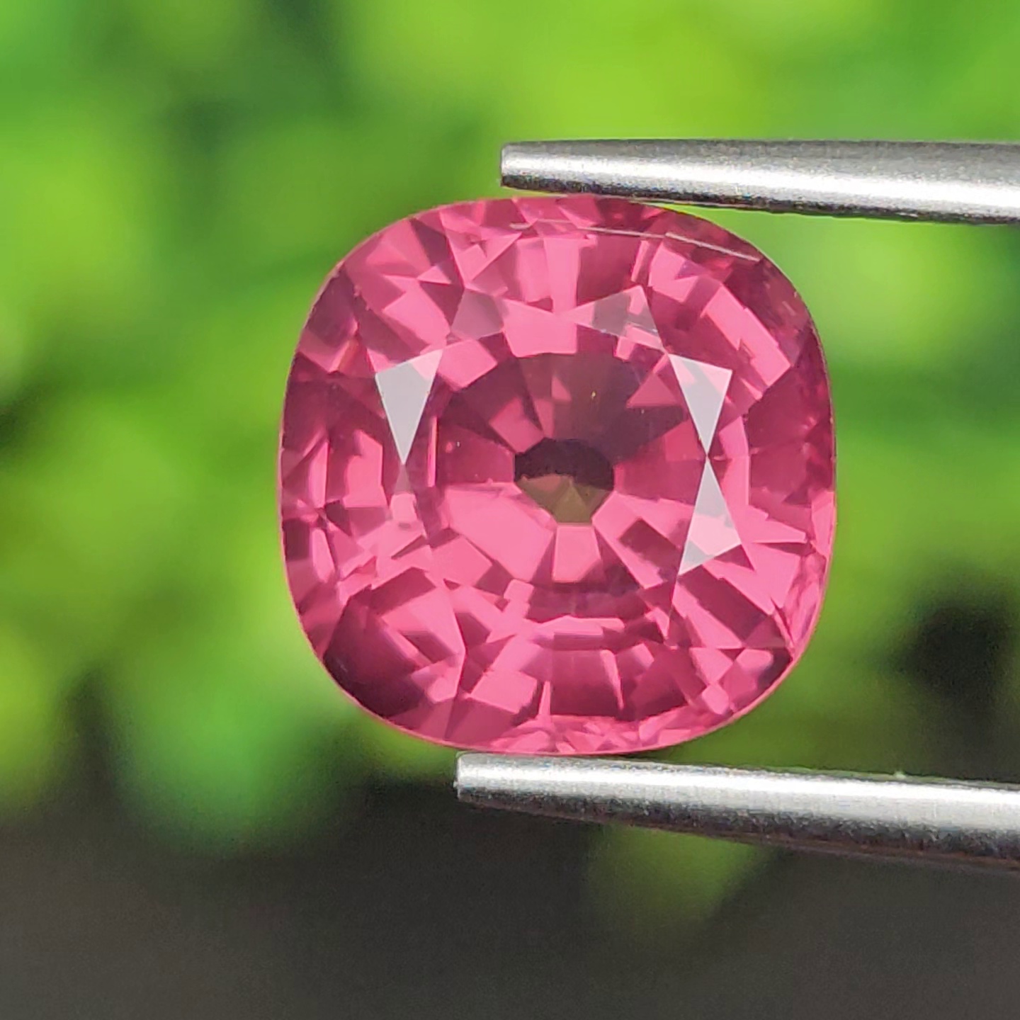 สปิเนล Natural Spinel