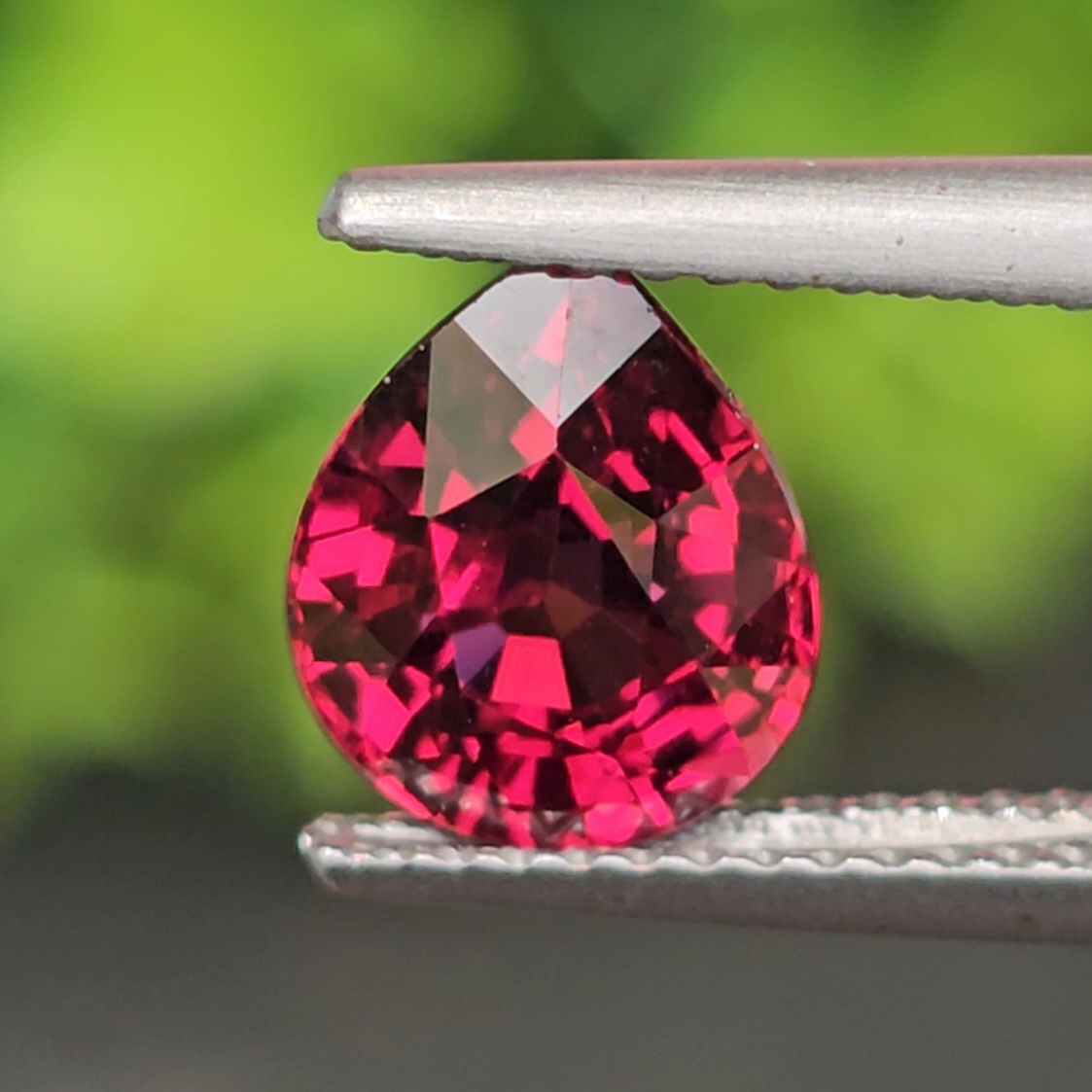 โรโดไลต์ กาเน็ท Natural Rhodolite Garnet