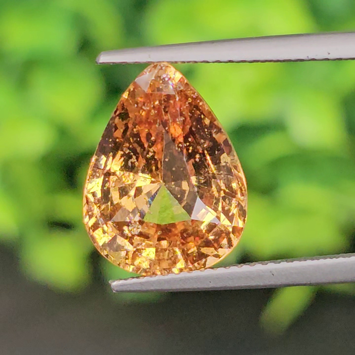 กรอสซูลาร์การ์เน็ต (Grossular Garnet)