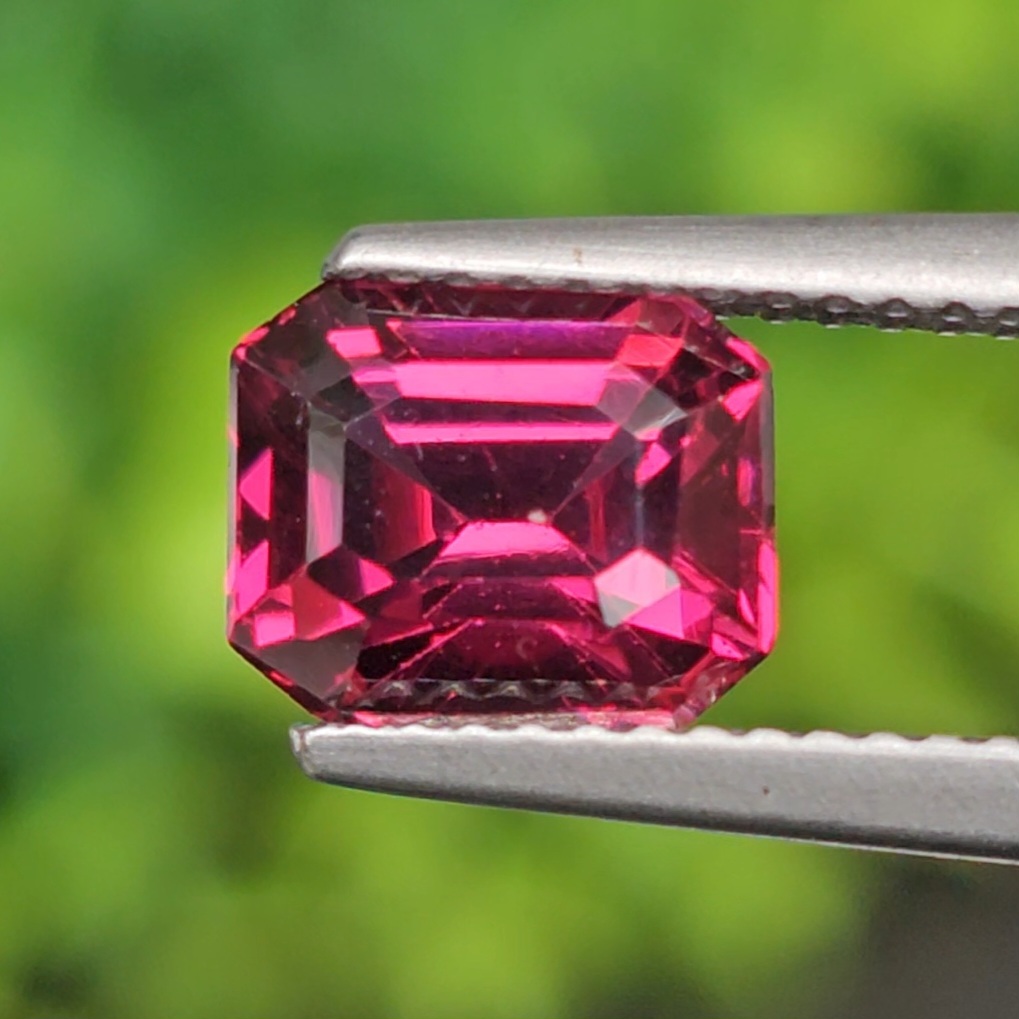อุมบาไลต์ การ์เน็ต Umbalite Garnet