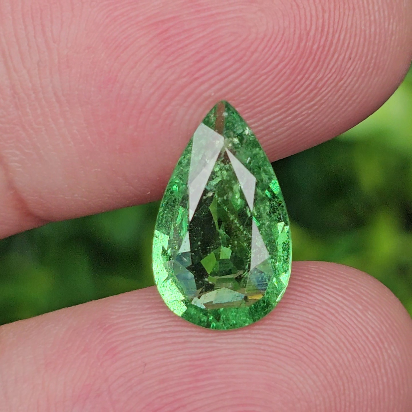 ซาโวไรท์ Tsavorite Garnet