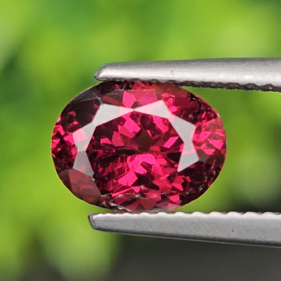 โรโดไลต์ กาเน็ท Natural Rhodolite Garnet