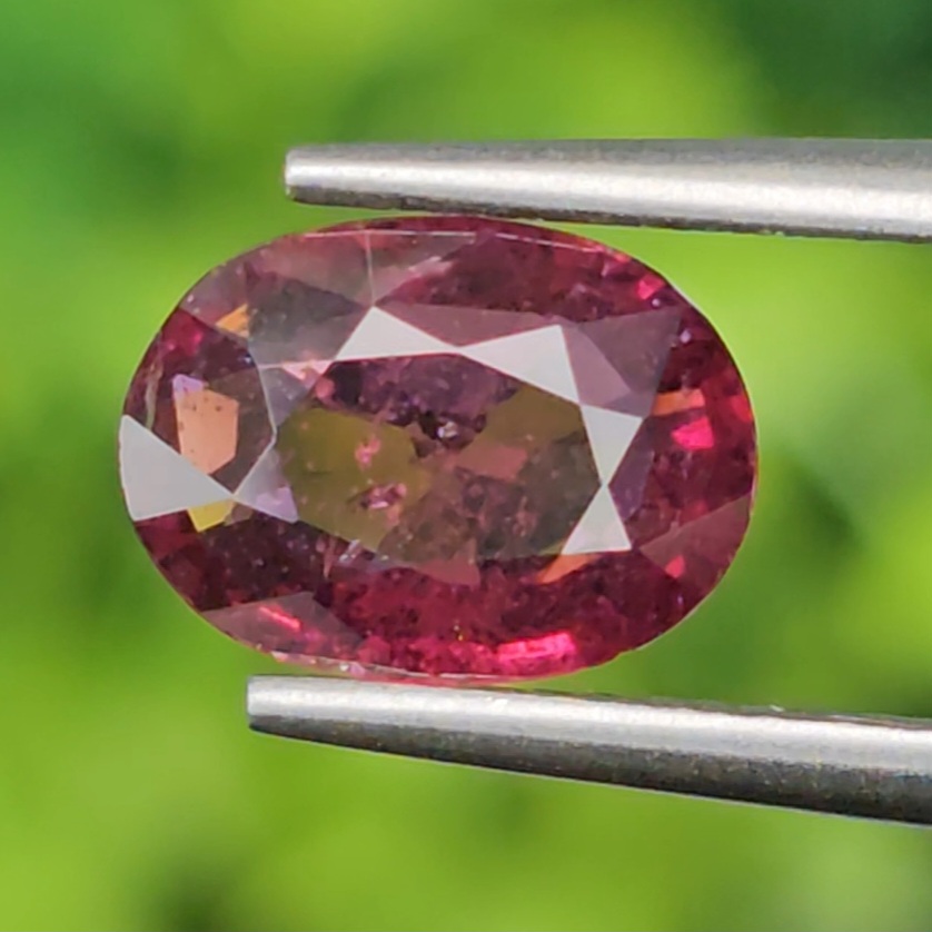 โรโดไลต์ กาเน็ท Natural Rhodolite Garnet