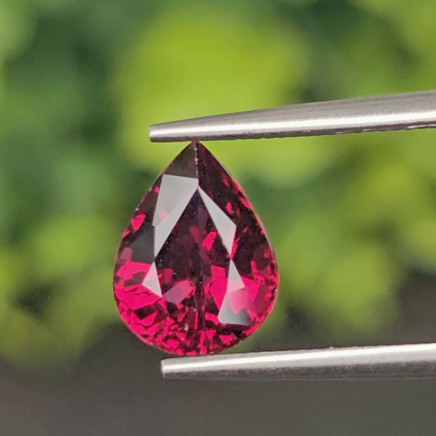 โรโดไลต์ กาเน็ท Natural Rhodolite Garnet