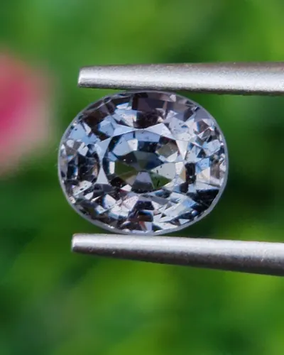 สปิเนล Natural Spinel
