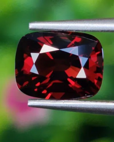 สปิเนล Natural Spinel