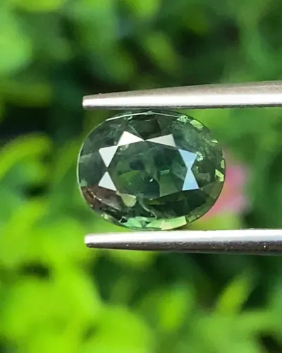 พลอย เขียวส่อง Green sapphire