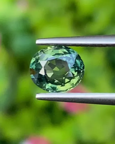 พลอย เขียวส่อง Green sapphire