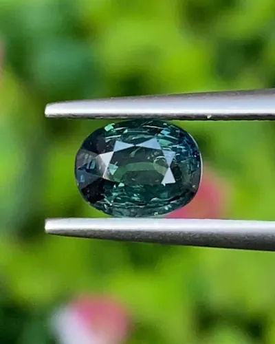 พลอย เขียวส่อง Green sapphire