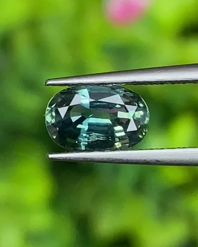 พลอย เขียวส่อง Green sapphire
