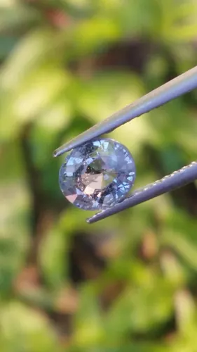 สปิเนล Natural Spinel