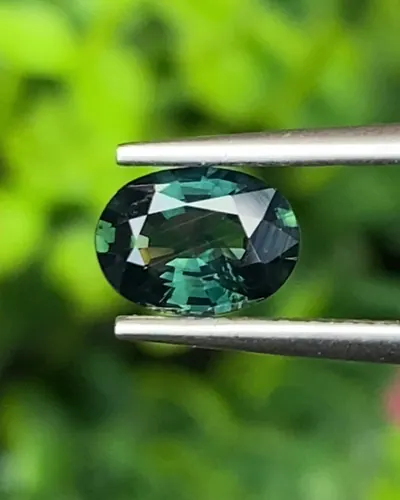 พลอย เขียวส่อง Green sapphire