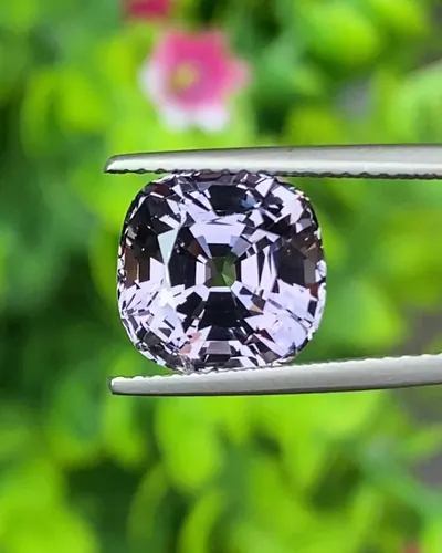 สปิเนล Natural Spinel
