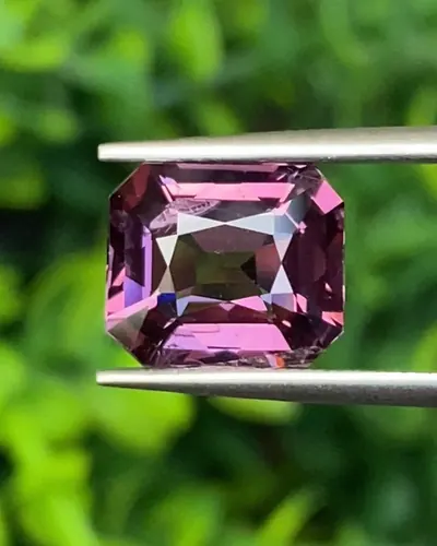 สปิเนล Natural Spinel