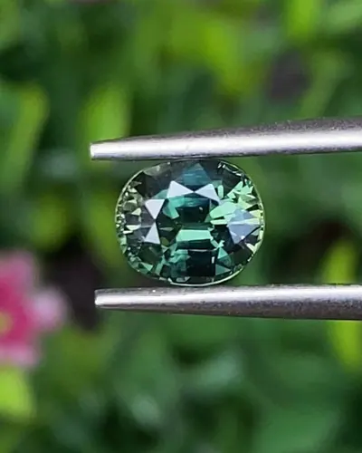 พลอย เขียวส่อง Green sapphire