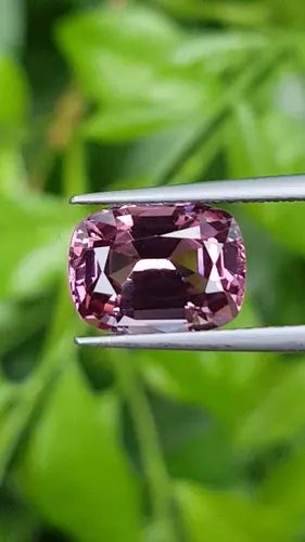 สปิเนล Natural Spinel
