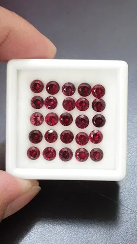 สปิเนล Natural Spinel