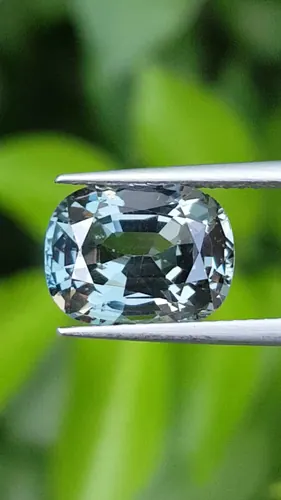 สปิเนล Natural Spinel