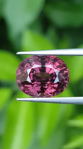 สปิเนล Natural Spinel