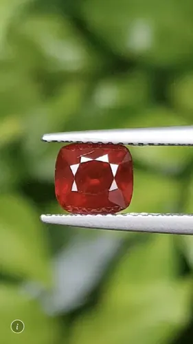 สปิเนล Natural Spinel
