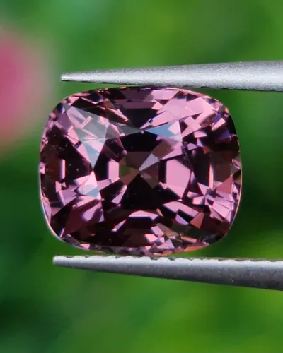 สปิเนล Natural Spinel