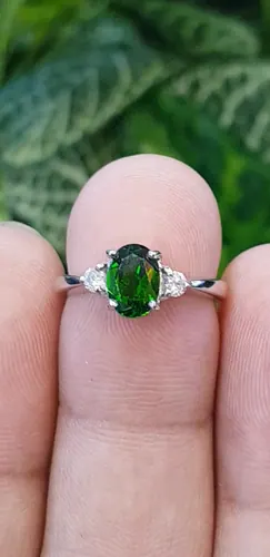พลอย กรีนโครม ไดออฟไซด์ Green Chrome Diopside