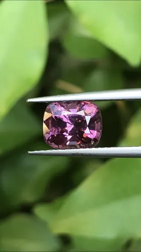 สปิเนล Natural Spinel