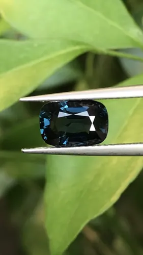 สปิเนล Natural Spinel