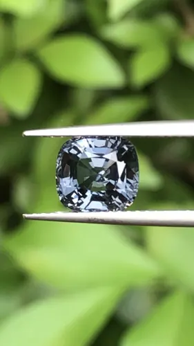 สปิเนล Natural Spinel