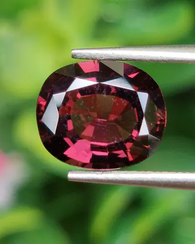 สปิเนล Natural Spinel