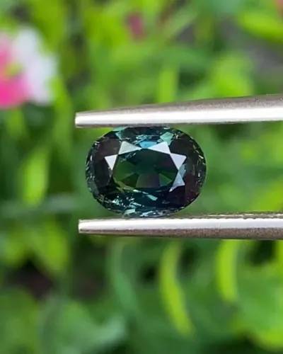 พลอย เขียวส่อง Green sapphire