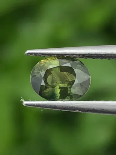 พลอย เขียวส่อง Green sapphire