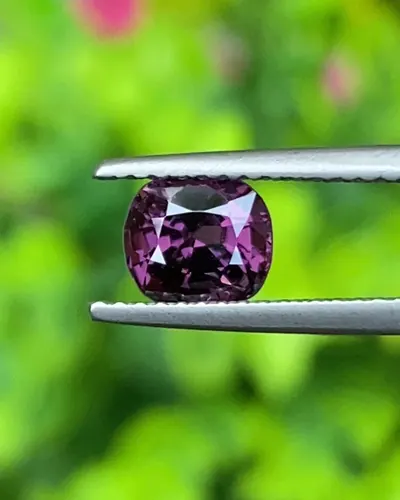สปิเนล Natural Spinel