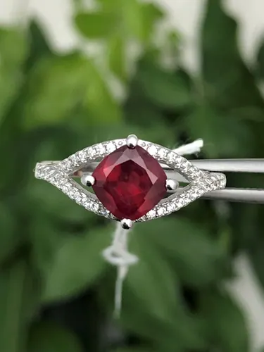 พลอย ทับทิม Ruby