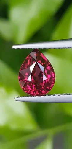 โรโดไลต์ กาเน็ท Natural Rhodolite Garnet