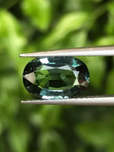 สปิเนล Natural Spinel
