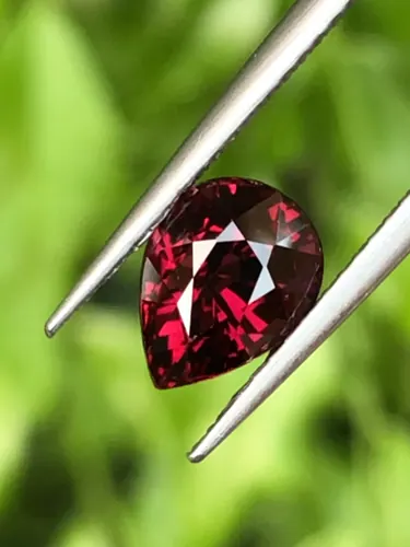 โรโดไลต์ กาเน็ท Natural Rhodolite Garnet