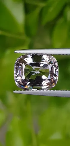 สปิเนล Natural Spinel