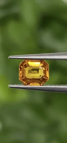 บุษราคัม (Yellow Sapphire)