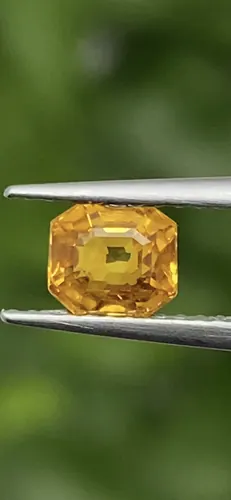 บุษราคัม (Yellow Sapphire)