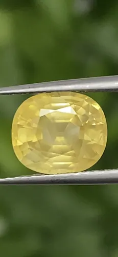 บุษราคัม (Yellow Sapphire)