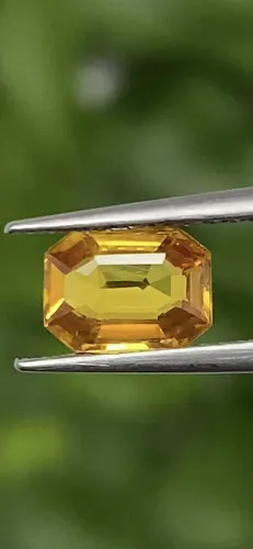 บุษราคัม (Yellow Sapphire)