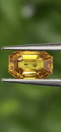 บุษราคัม (Yellow Sapphire)