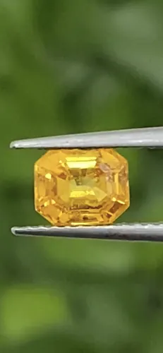 บุษราคัม (Yellow Sapphire)