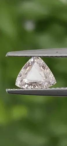 ไวท์ แซฟไฟร์ White Sapphire