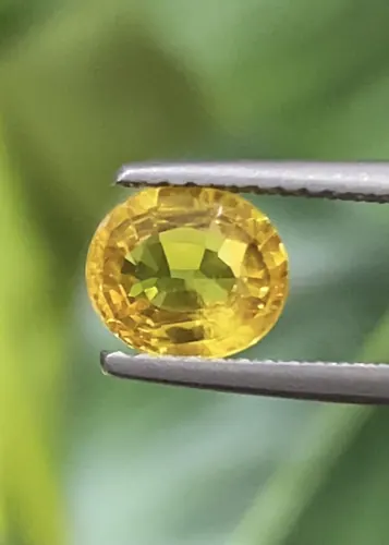 บุษราคัม (Yellow Sapphire)