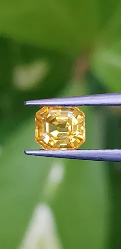 บุษราคัม (Yellow Sapphire)