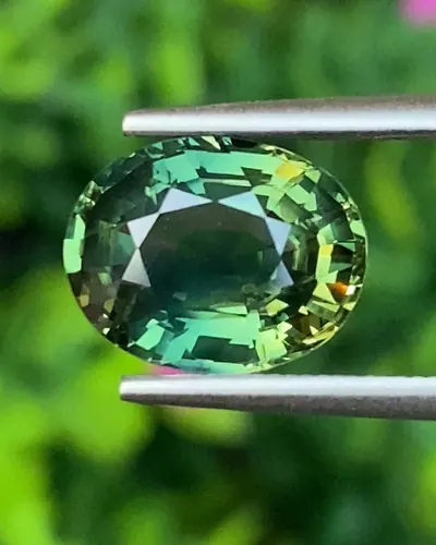 พลอย เขียวส่อง Green sapphire