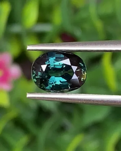 พลอย เขียวส่อง Green sapphire
